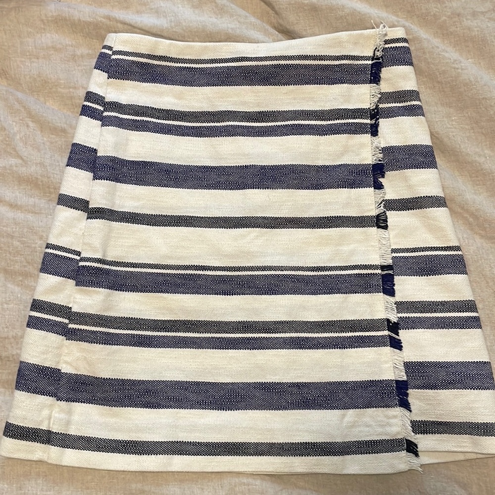 EUC LOFT blue and white wrap skirt size 0